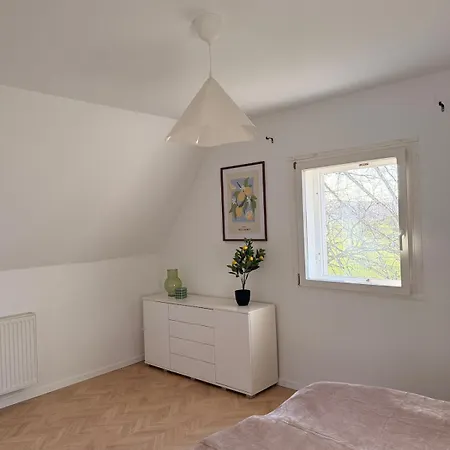 Grosszuegiges Landhaus-apartment Lägenhet *